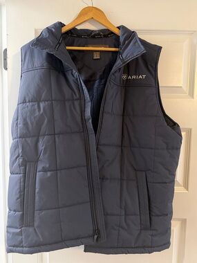 Ariat Men's Quilted Puffer Vest in Navy Blue